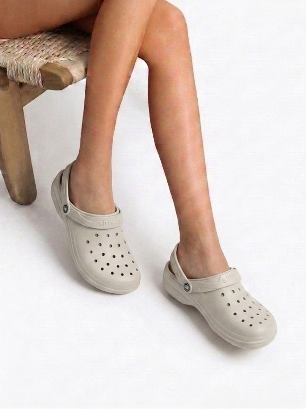 Clogs in Light Beige Women’s. size 8